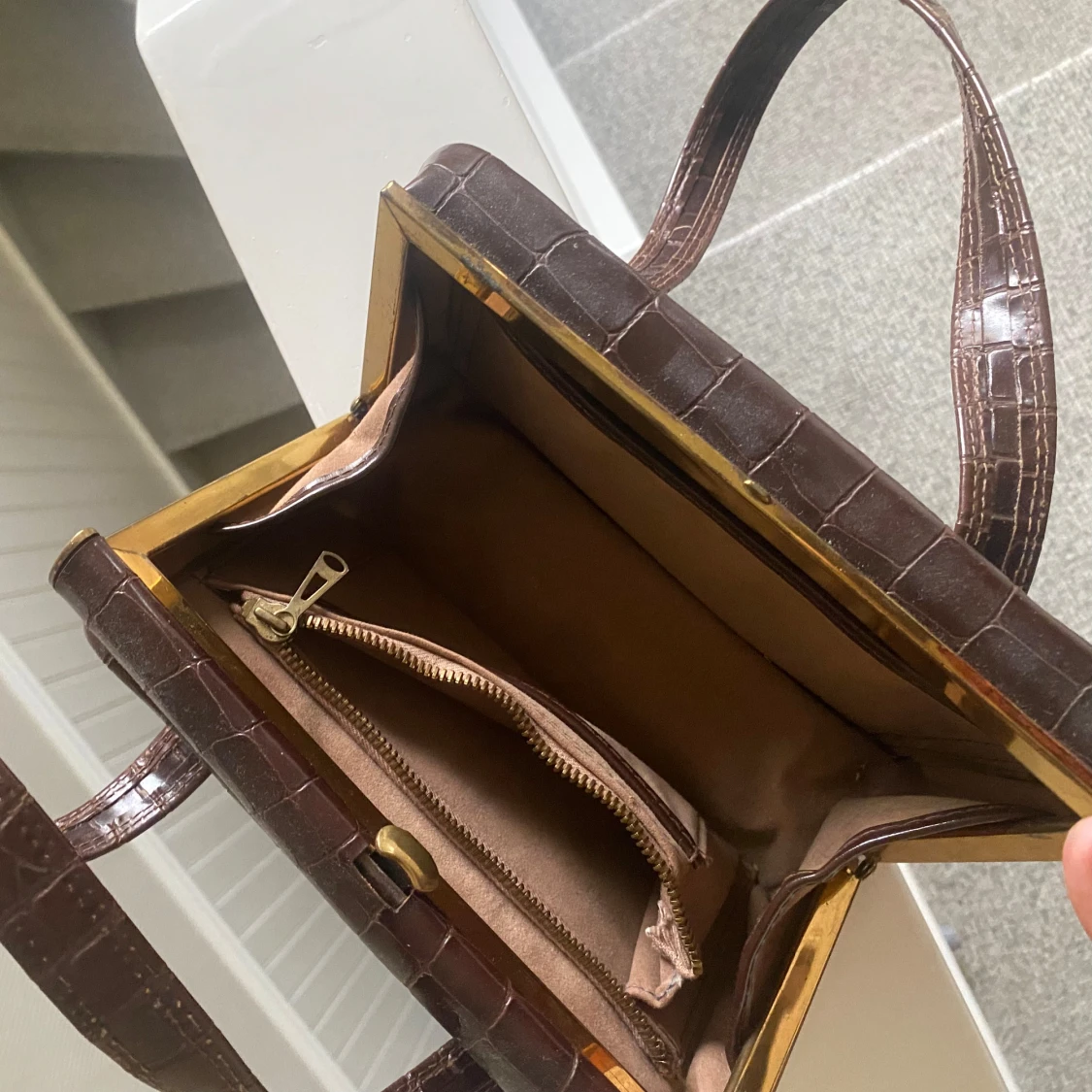 Brun krokodilpräglad handväska - 91