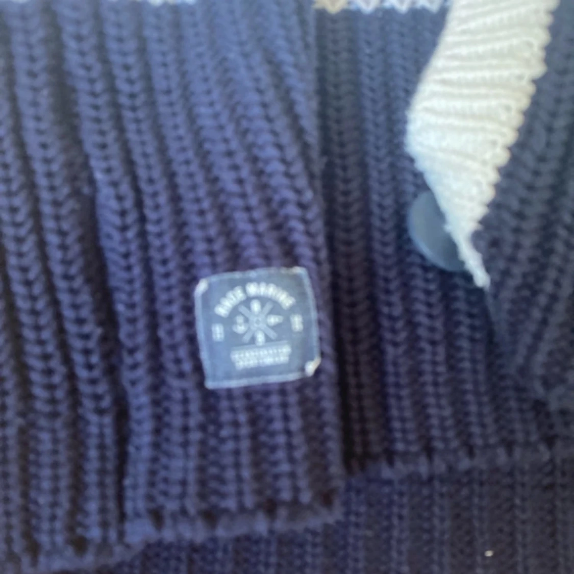 Vit och marinblå stickad kofta från Race Marine - 92