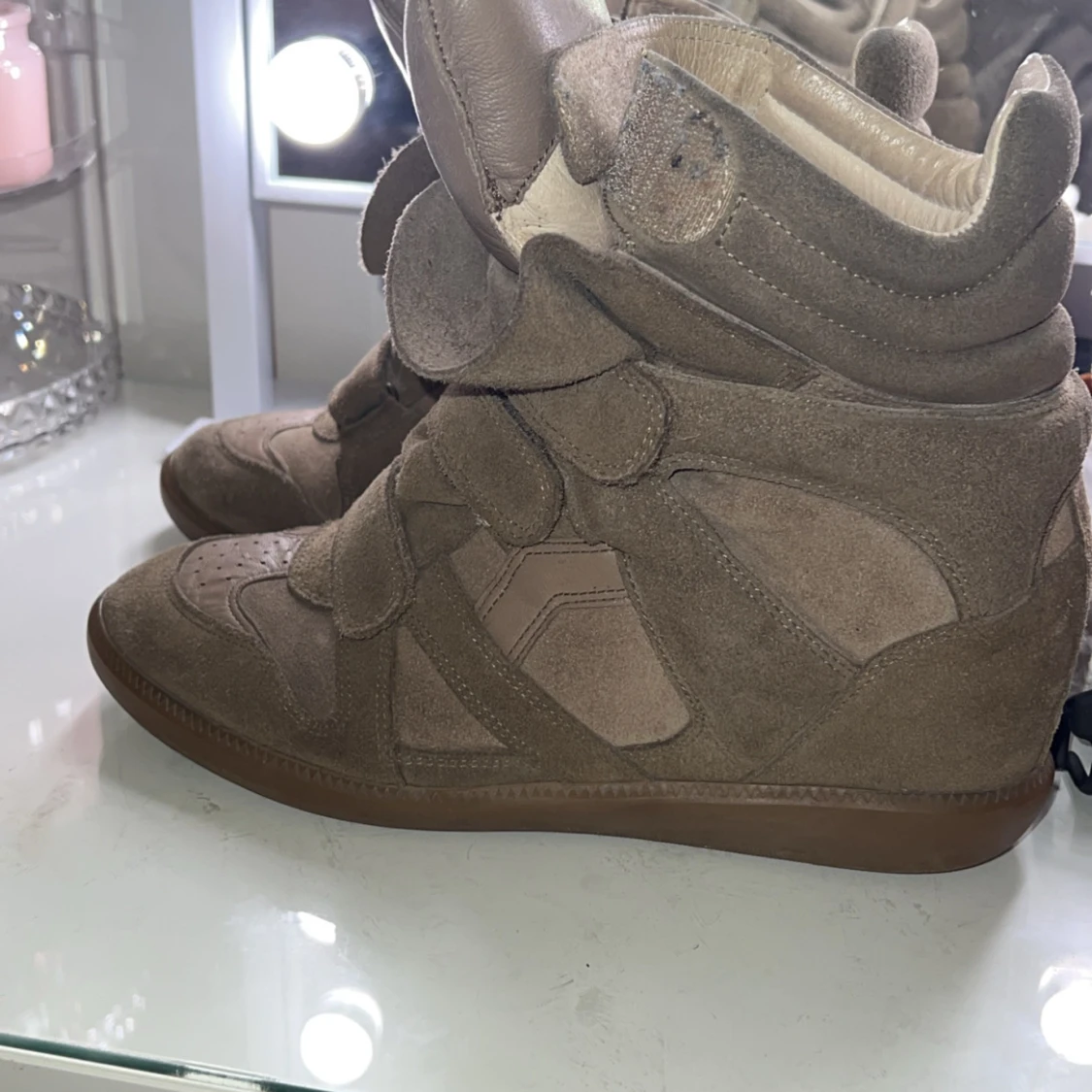 Beige sneakers från Isabel Marant