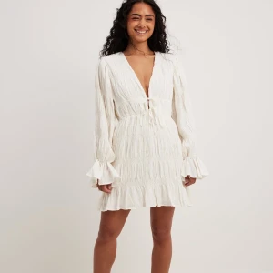 Studentklänning från nakd - Super fin studentklänning från nakd, slusåld online! Aldrig använd