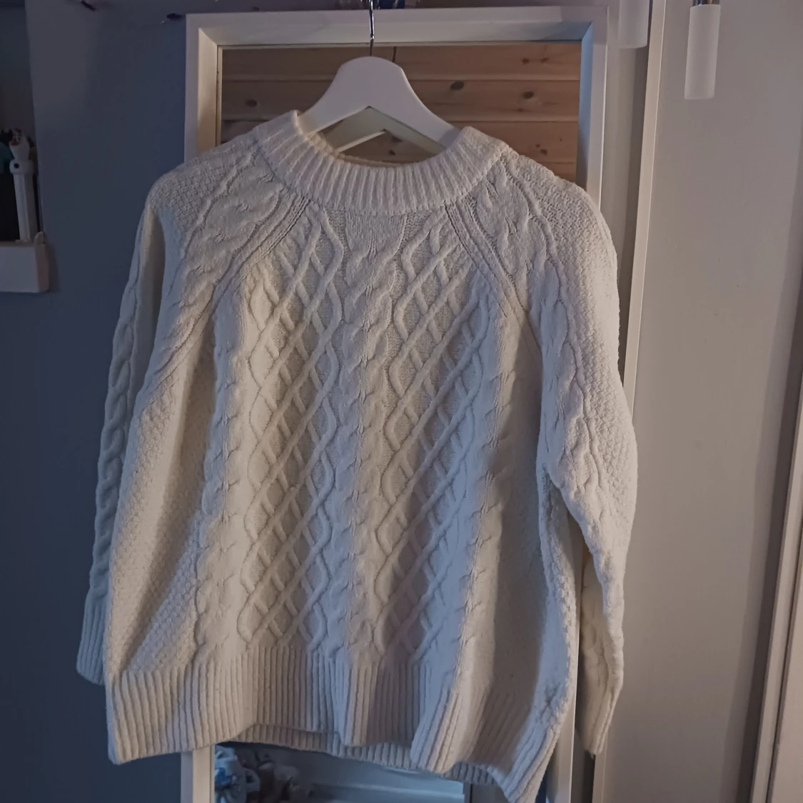 Vit stickad tröja från 157