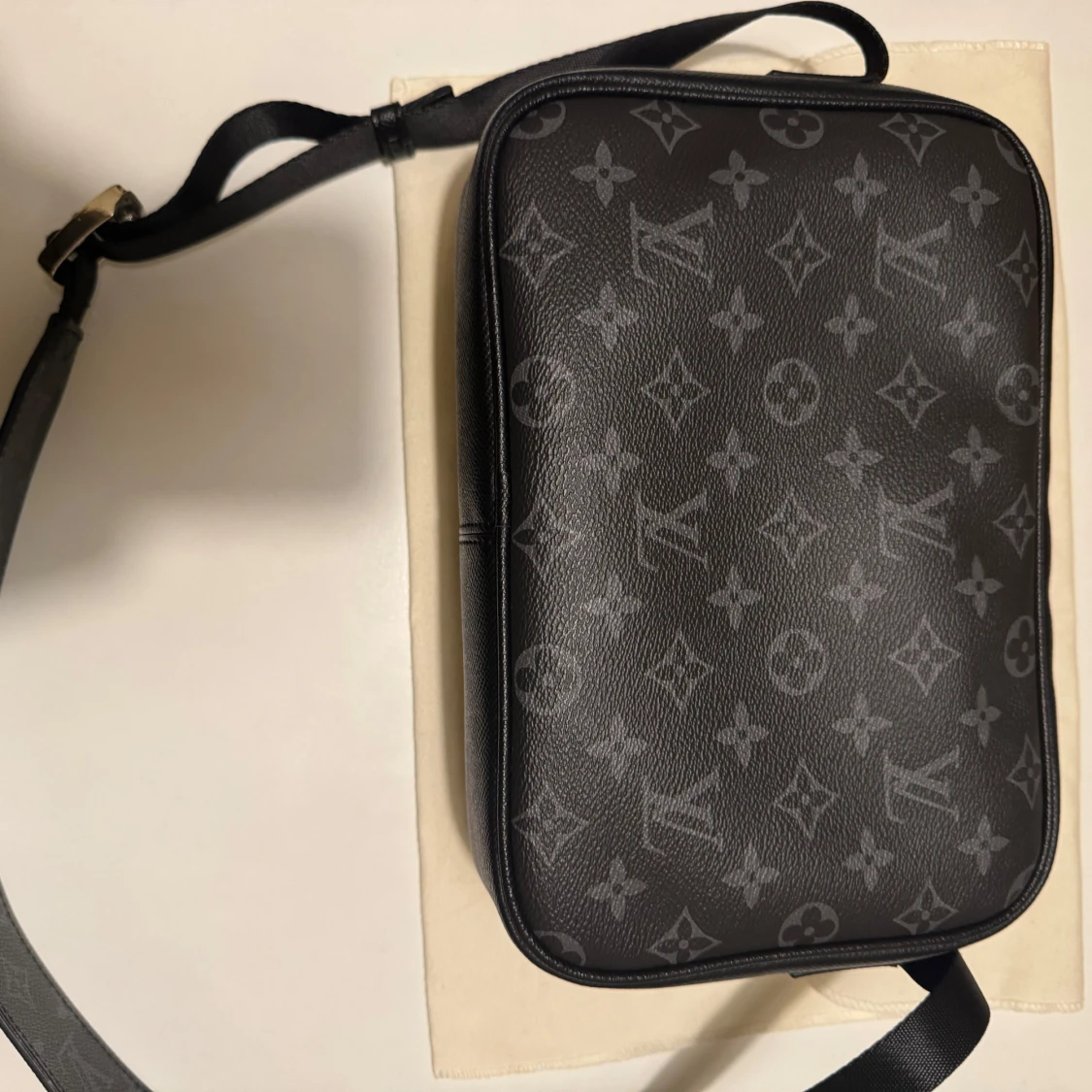 Louis Vuitton väska - 90