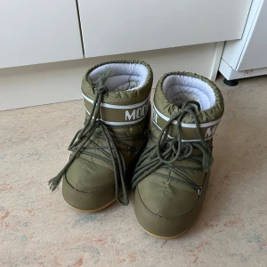 Gröna Moon Boots - Använda få gånger, storlek 39-41! Nypris 2055kr