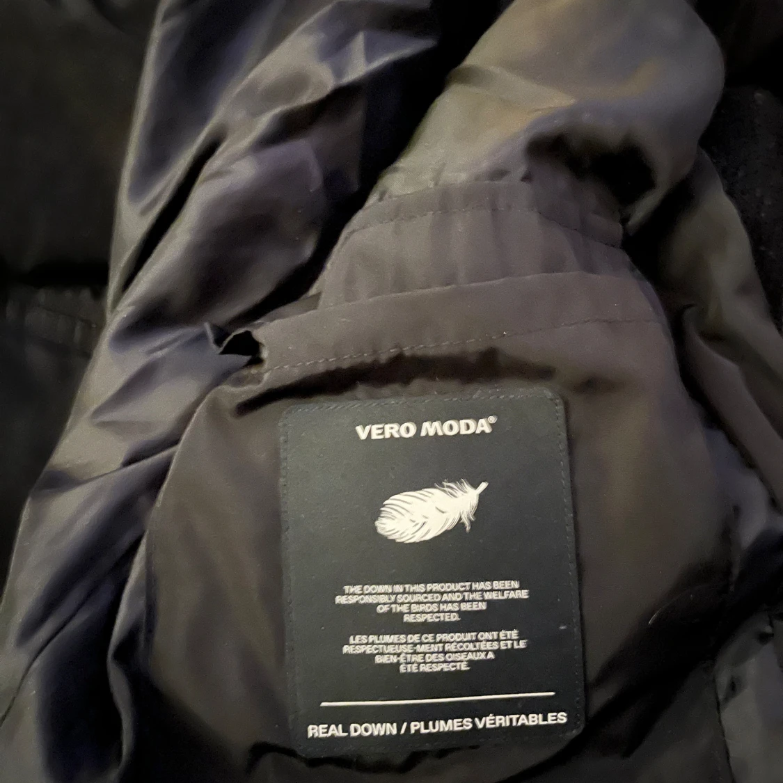 Svart dunjacka från Vero Moda - 91