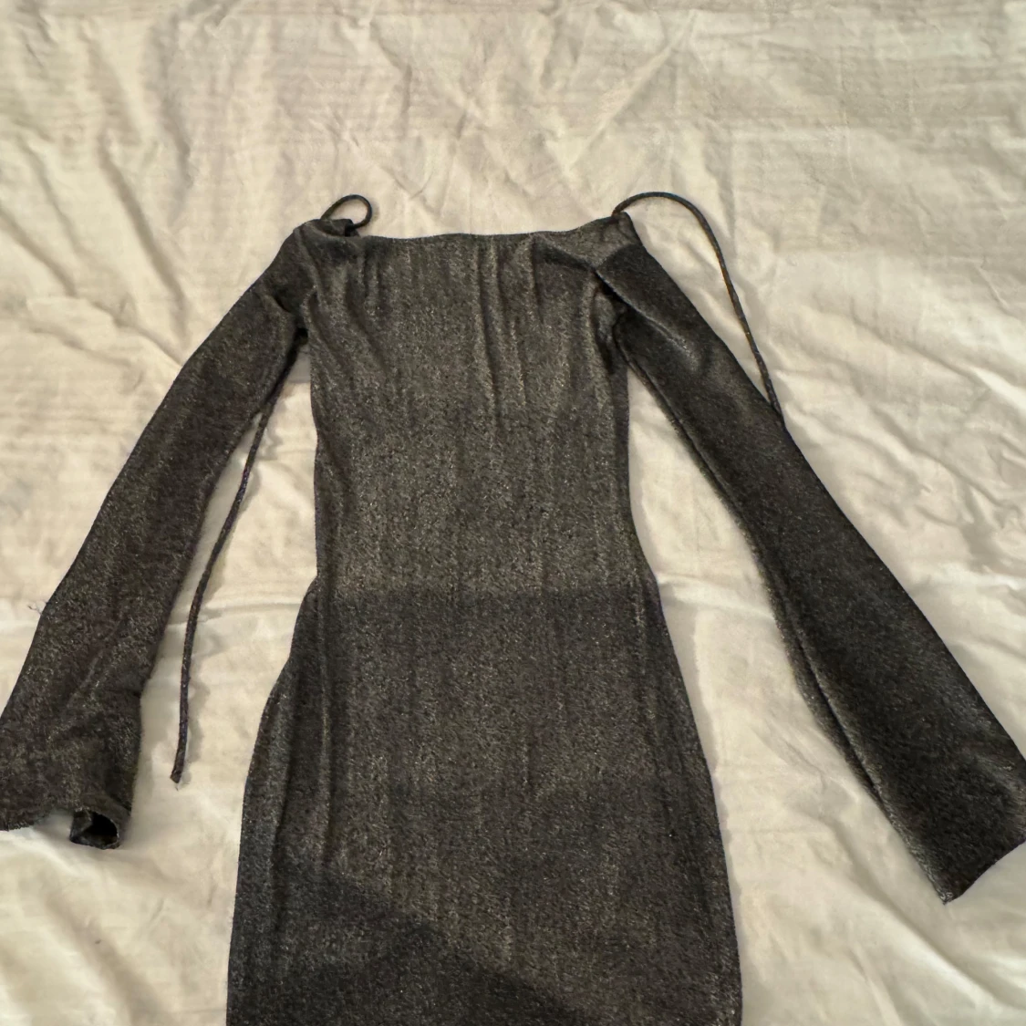 Glittrig grå nyårsklänning