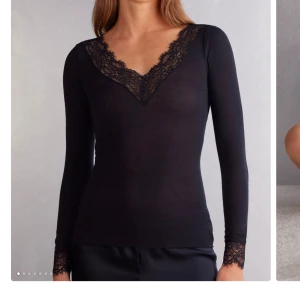 Svart intinimissmi tröja  - Super bra skick använd cirka 2 ggr, storlek M men passar även S