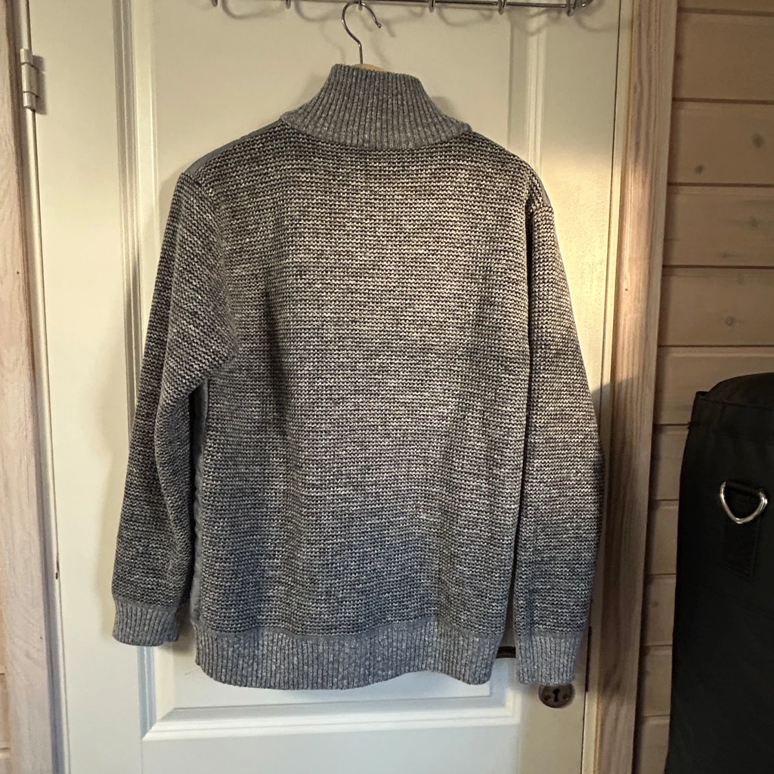 Grå stickad cardigan - 1