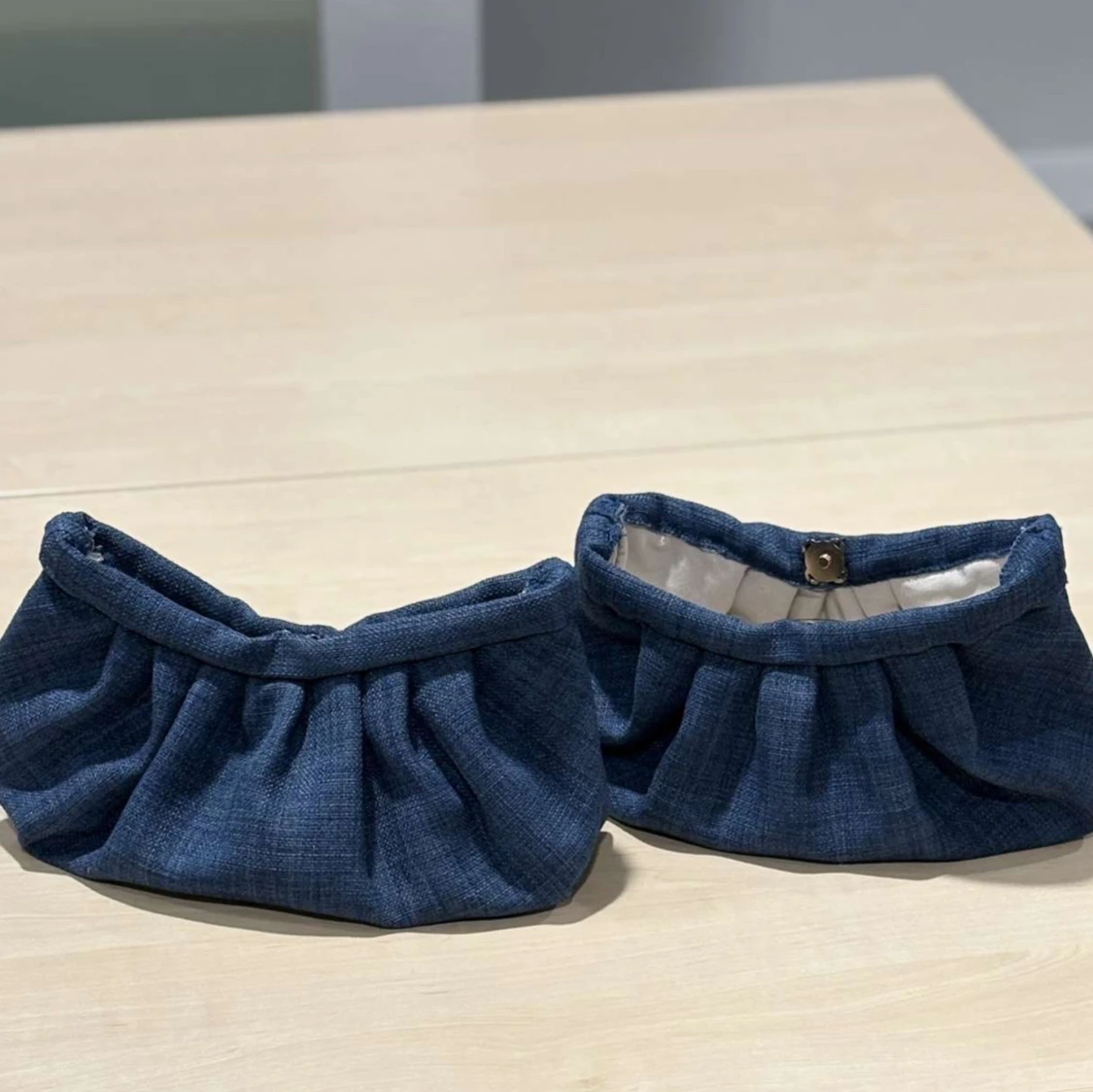 Blå clutchväska i denimtyg  - 91