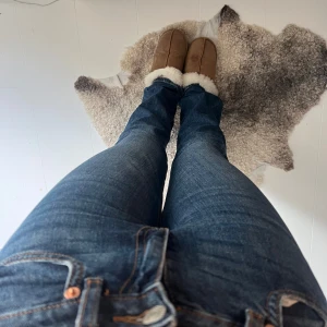Blå jeans med bootcut - Säljer ett par snygga blå jeans med bootcut. Inga defekter 💞💞Dom är i XS Low 