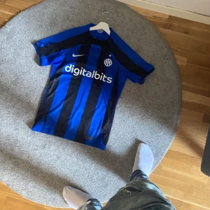 Inter milan tröja  - inter milan jersey. strlk S (passar som strlk M) helt ny nypris 1099kr
