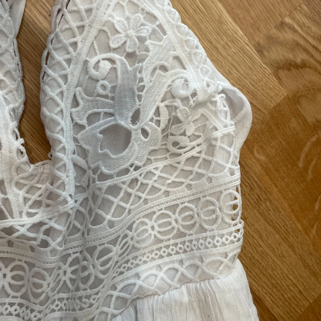 En vit sommarklänning  - 4