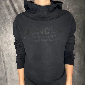 Dondup hoodie -  fint skick | Size M | modell 180 63 kg | Följare får 100 kr rabbat | fraktar spårbart inom 24 timmar med PostNord eller instabox |