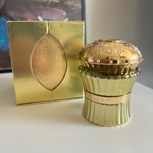 Cake Temptation - Paris corner  - Parfym från Cake temptation. Endast testad 2-3 spray, så i praktiskt taget full! 