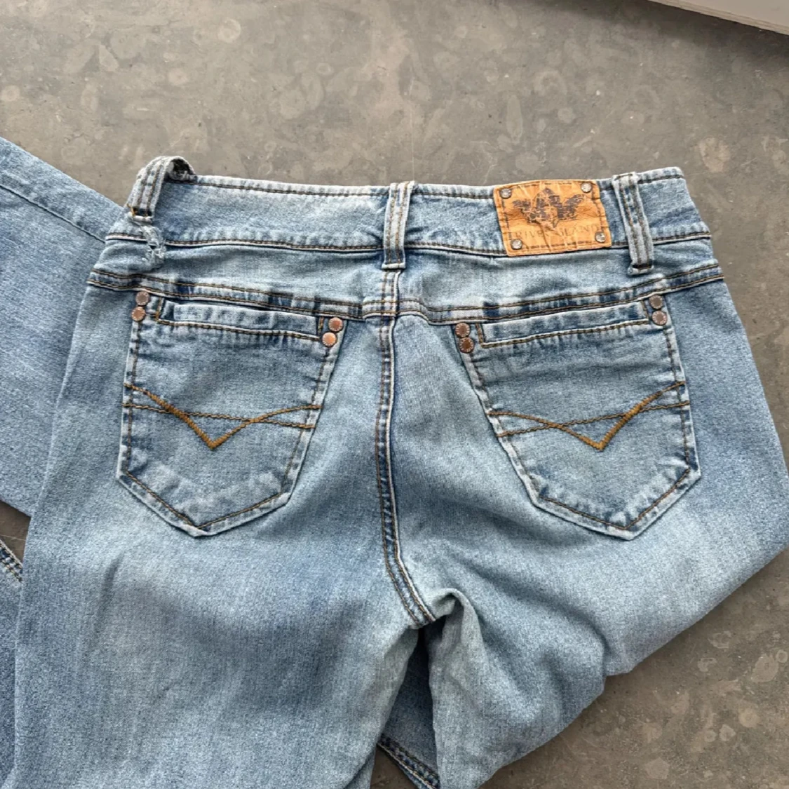 Blå bootcut jeans - 2