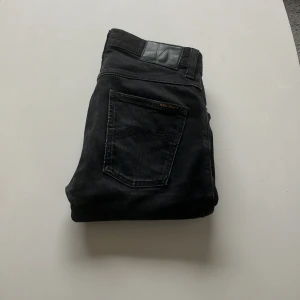 Nudie jeans Grim trim  - Skit feta Nudie jeans som är i bra skick nypris 1800 vårat pris 599 priset kan alltid diskuteras 🙌🏻