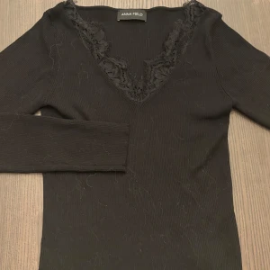 Svart ribbad tröja från Anna Field - skön tröja från Anna Field, Zalando. Använd 1 gång.