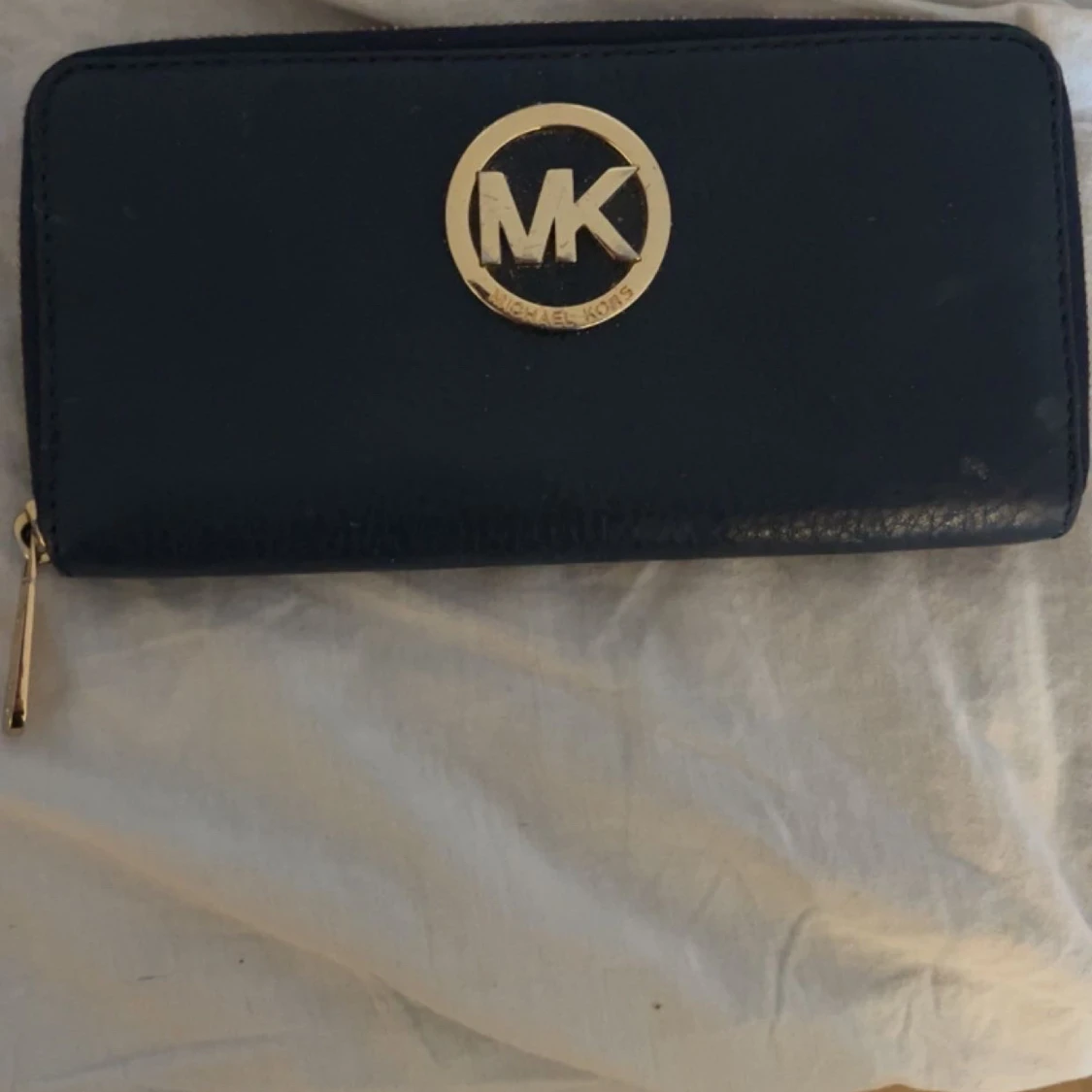 Marinblå  plånbok från Michael Kors