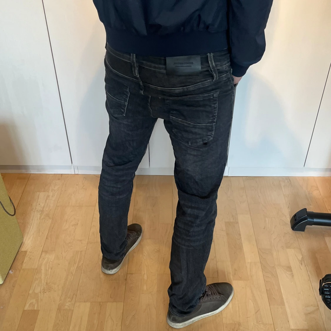 Urtvättade svarta jeans från Jack & Jones - 1