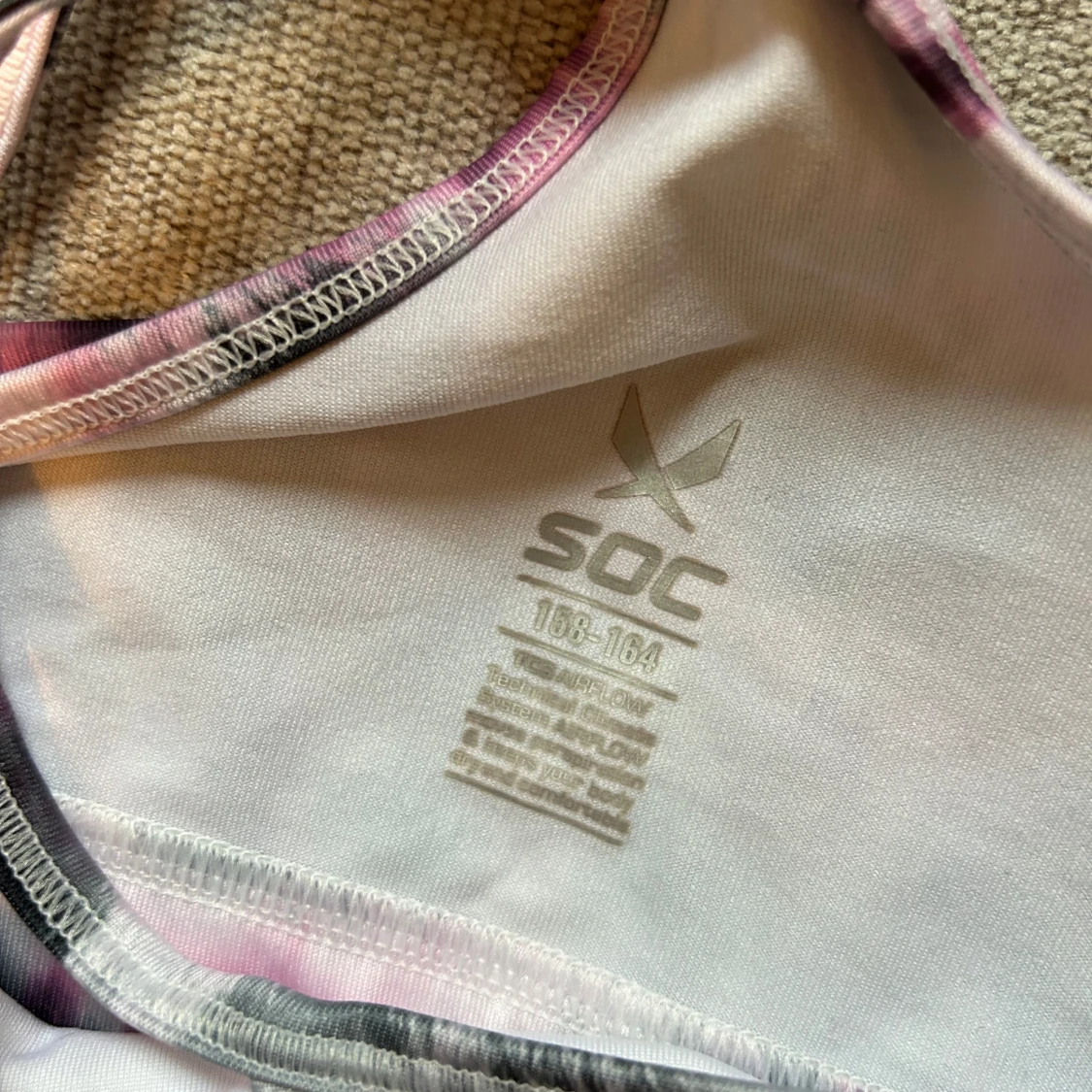 Mönstrad sporttopp från SOC - 1