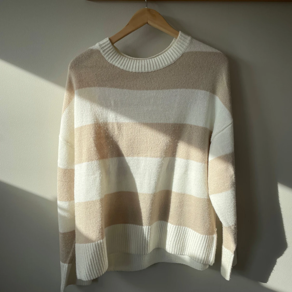Beige och vit randig tröja från HM