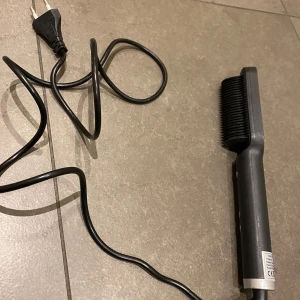 Värmeborste - En helt ny värmeborste, ändast andvänd en gång. Funkar jätte bra