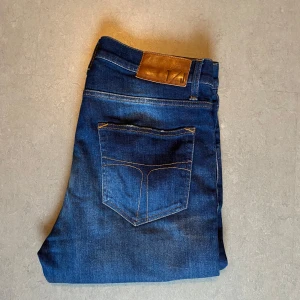 Tiger of Sweden Jeans - Schyssta Tiger of Sweden jeans. Modellen heter Pistolero och passformen är slim fit. W32 L32. Inga defekter. Riktigt sköna. Passar mindre storlekar. Skriv PM för frågor eller funderingar! 🙌