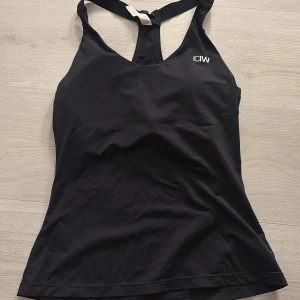 ICIW tränings linne  - Jättefint träningslinne med inbyggt bh