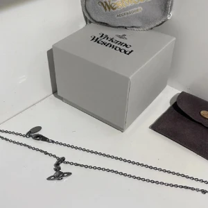 Svart Vivian Westwood halsband  - Aldrig använt. 