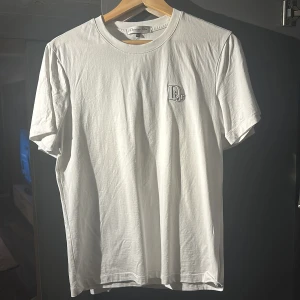 T-Shirt - Aldrig använd, hör av er för mer bilder! A+