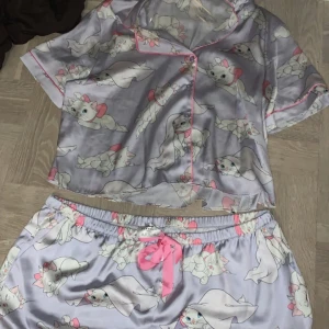 Disney pyjamas set  - Superfint set med motiv från disney filmen Aristocats ”marie”