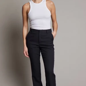 Svarta kostymbyxor - Svarta kostymbyxor från bikbok i modellen vilma.