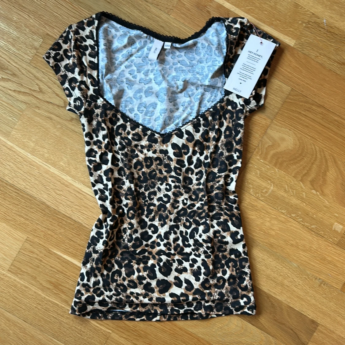 Leopardmönstrad topp från Nelly