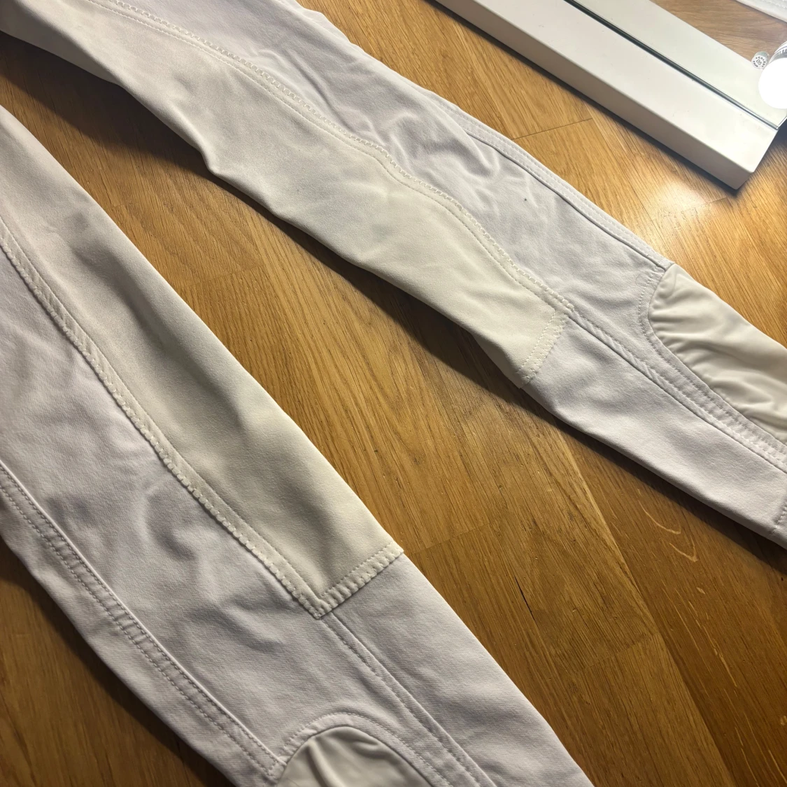 Vita ridbyxor från Karslund - 4