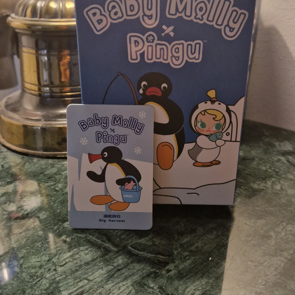 Baby Molly Pingu från Pop Mart