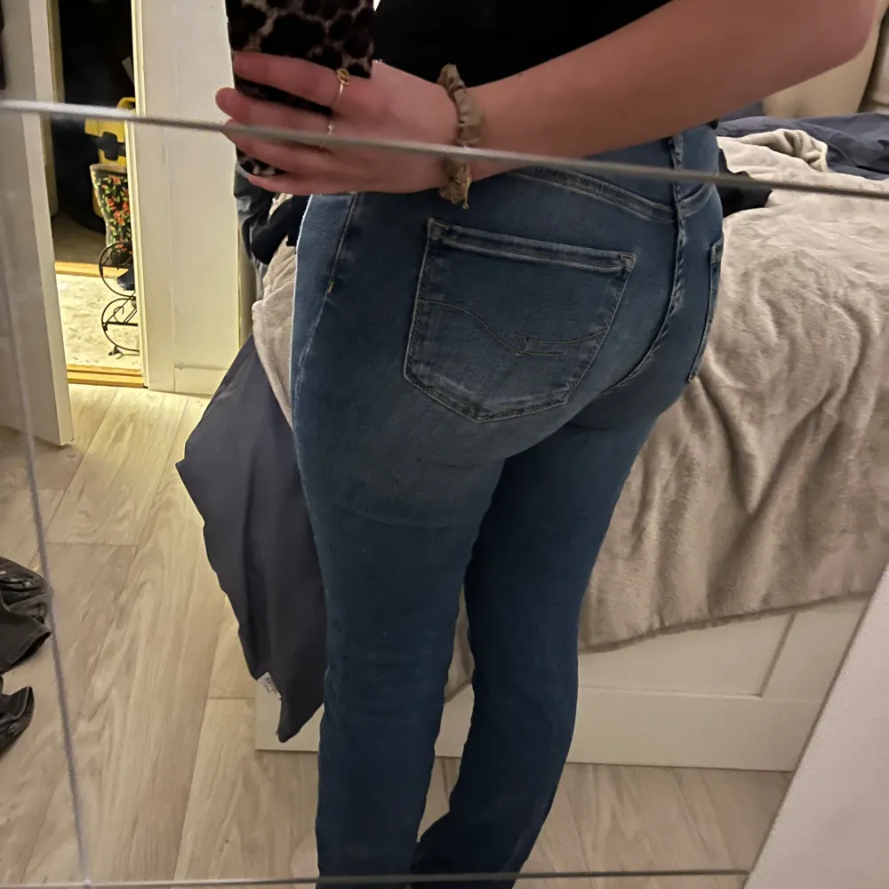 Blå jeans från vero Moda, stretchiga.. Farkut & Housut.