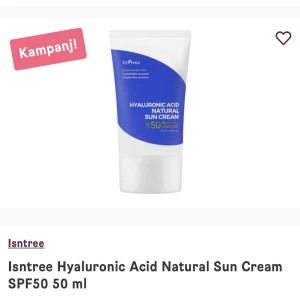 Isntree Hyaluronic Acid Natural Sun Cream SPF50 50 ml - Isntree Hyaluronic Acid Natural Sun Cream med SPF50 skyddar huden mot UV-strålar samtidigt som den återfuktar med hyaluronsyra. Perfekt för daglig användning, ger en lätt och icke-klibbig känsla på huden. Nypris: 299. Bara testad.