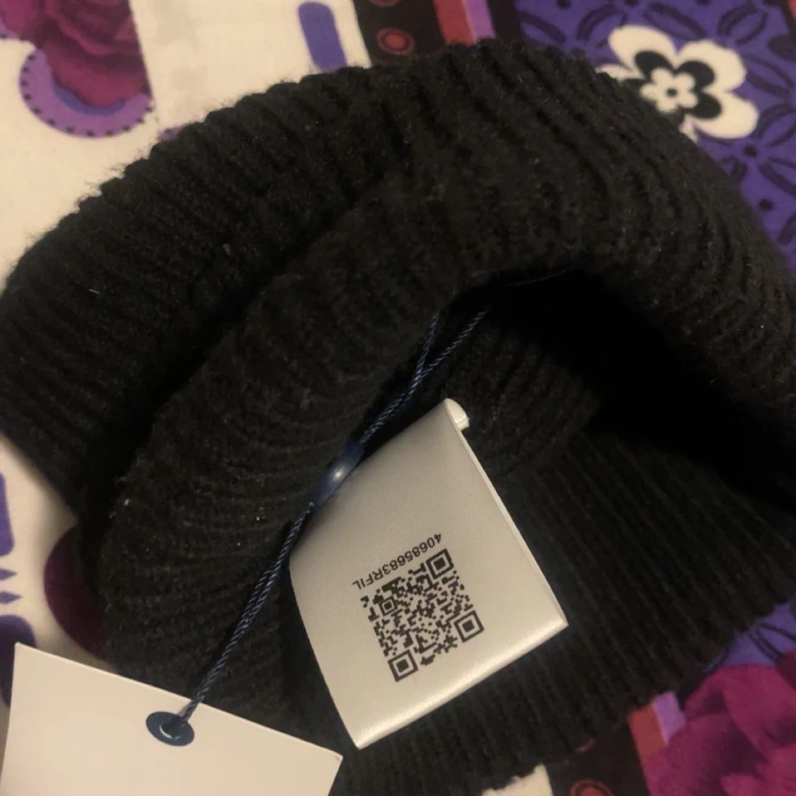 Svart ribbad mössa från Moncler - 3