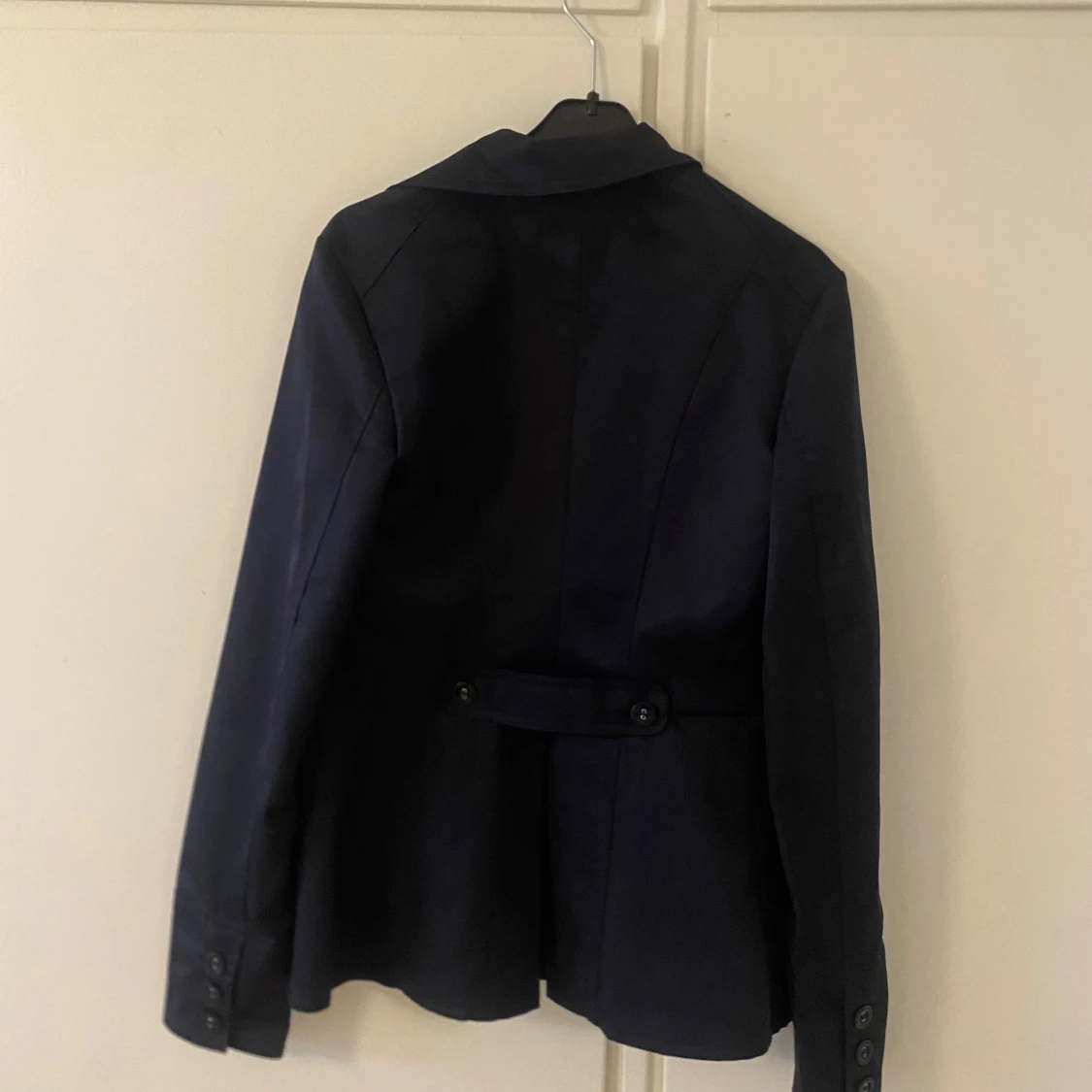 Mörkblå kavaj med knappar - 1