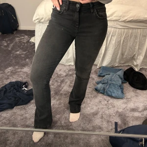  jeans  LTB -  svarta jeans från LTB med bootcut. De är lågmidjade💕 