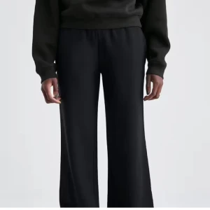 Low waist mjukisbyxor  - Sitter bra 