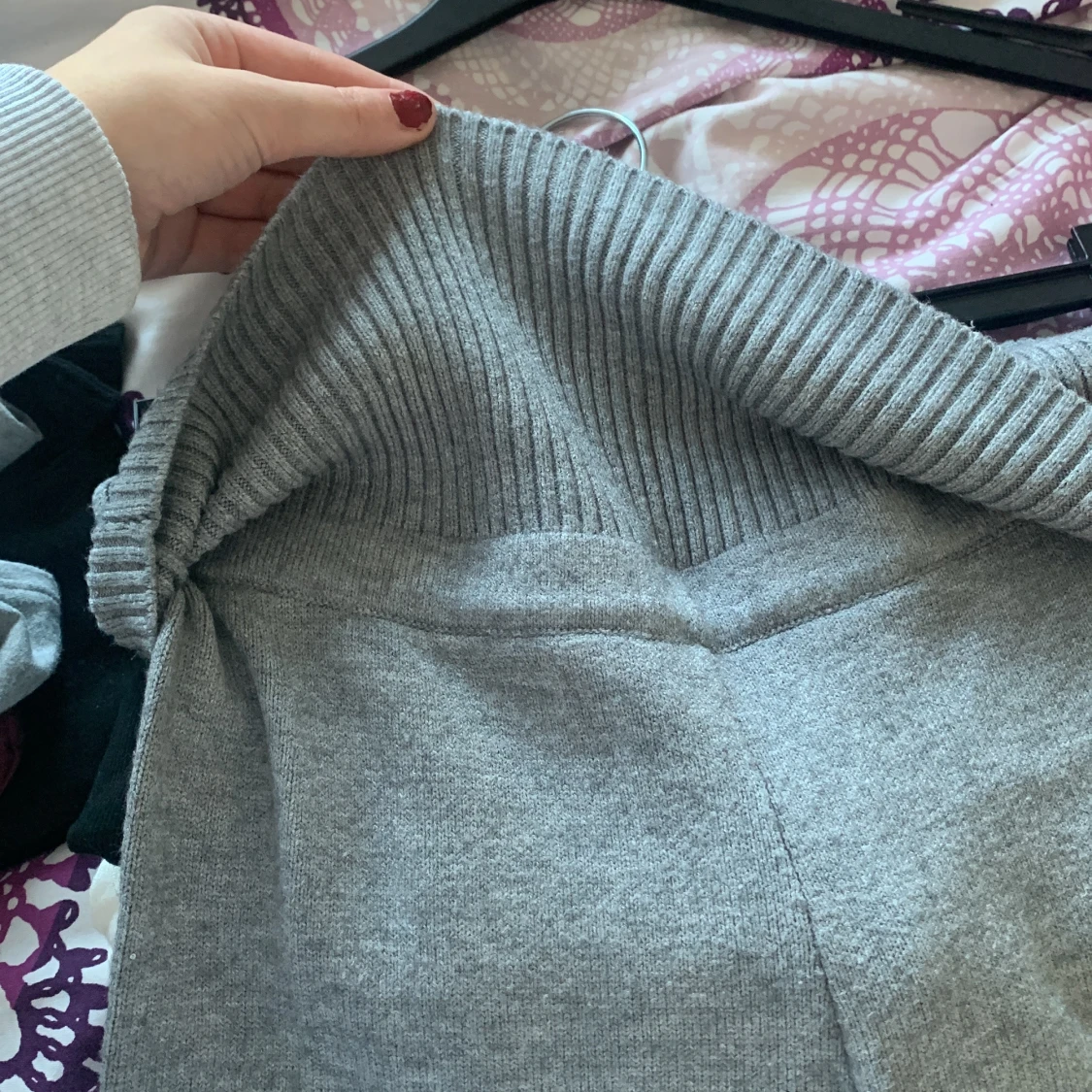 Grå stickade byxor från Gina Tricot - 4