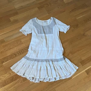 Vit klänning - Supersöt vit klänning ❣️