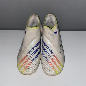 Fotbollsskor  - Fotbollsskor | Adidas | Strl: 36/37 | Full funktion men slitna utanpå | Mitt pris: 120kr | hör av dig vid funderingar 🍀