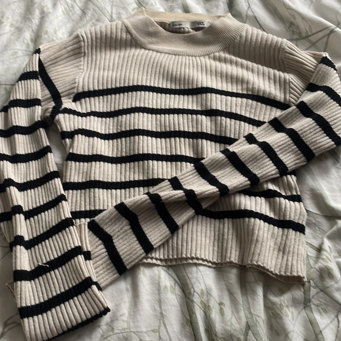 Randig ribbad tröja från 157