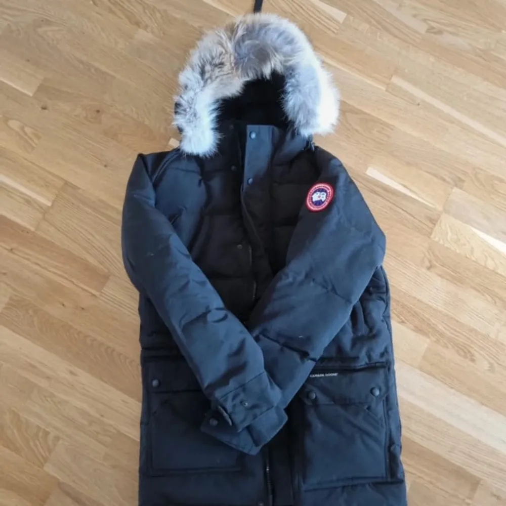 Helt ny canada goose jacka mycket fint och varmt.. Jackor.