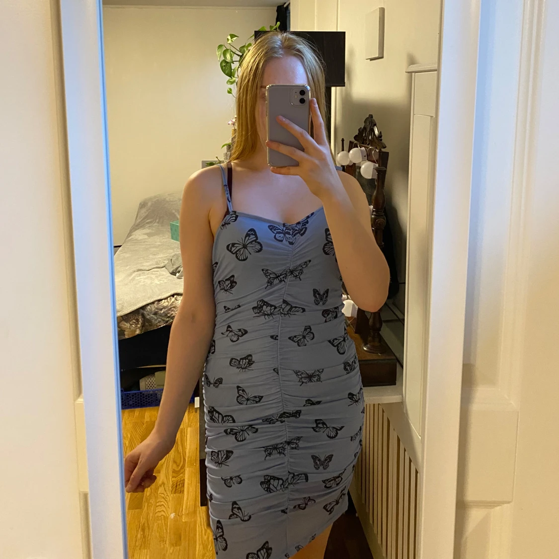 Blå fjärilsklänning, s