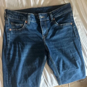 Low waist boot cut - Säljer mina Low waist bootcut jeans i strl M de är använda endast 2 gånger 💓