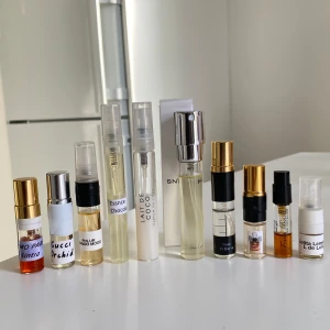 Splittar / samples  - Säljer splittar. 50 kr styck för de 5 till vänster. 40 kr styck för de 4 till höger. Sniph optico 8 ml 100 kr. Eller köp allt för 300 kr. Porto på 18 kr tillkommer om köper utanför Plick med Swish. Refernser finns att få. Filmar då vid lådan! 