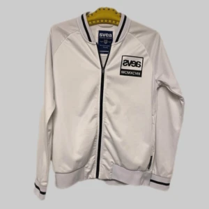 Vit kickers svea  - Blank i materialet 