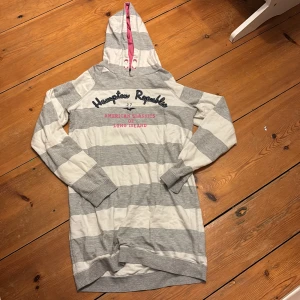 Klänning/tjocktröja  - Knappt använd. Bra att ha på vintern. 